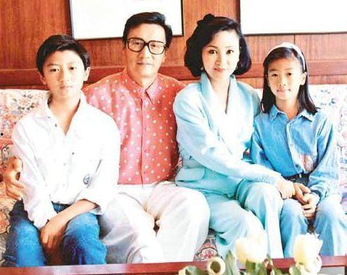 谢霆锋的妈妈照片,岁月静好，优雅依旧