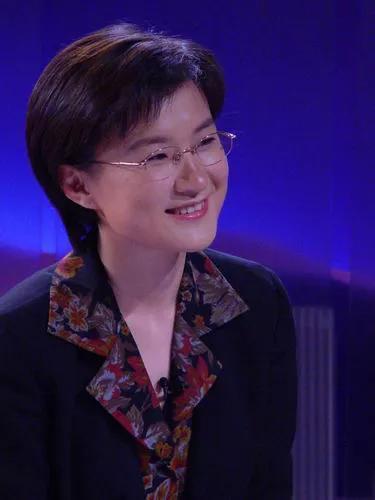 董倩的照片,镜头下的优雅与智慧